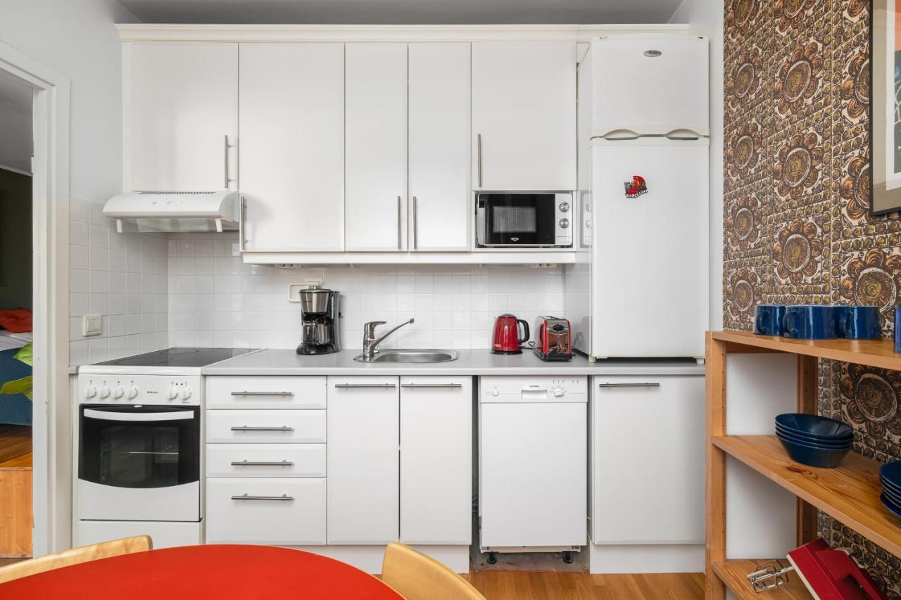 Apartamento Wehost Spacious Traveller'S Hq Above Metro @Vilhonvuorenkuja 16 Helsinki Exterior foto